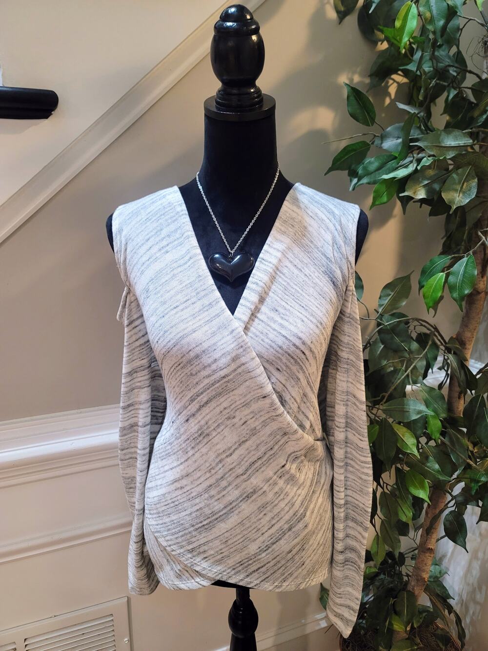 White House Black Market Wrap Sweater Womens Large White Space-Dye Cold Shoulder
